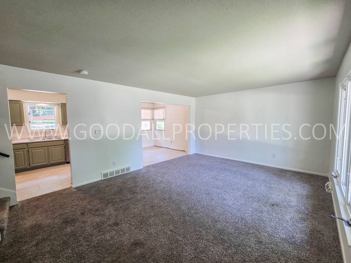 House for rent at 2908 78th St, Urbandale, IA 50322