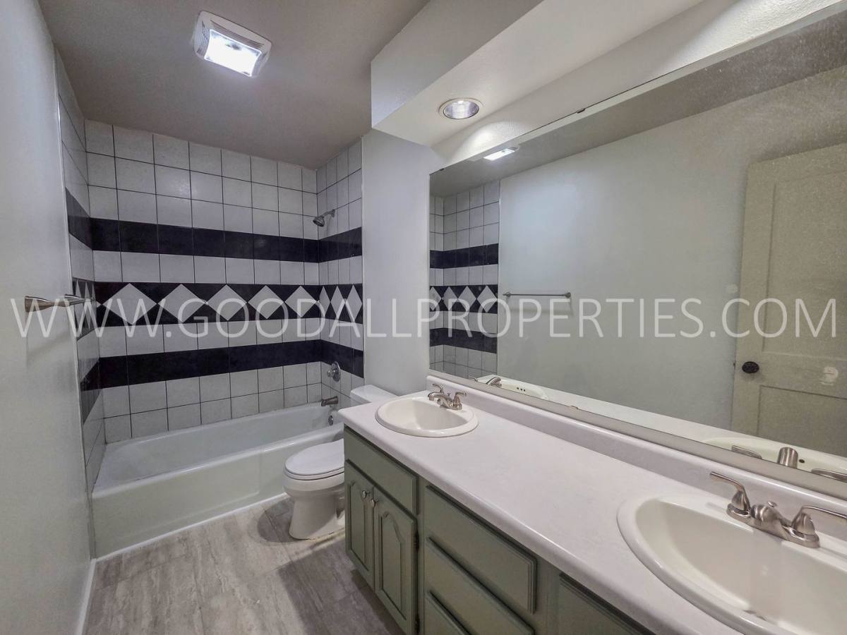 House for rent at 2908 78th St, Urbandale, IA 50322