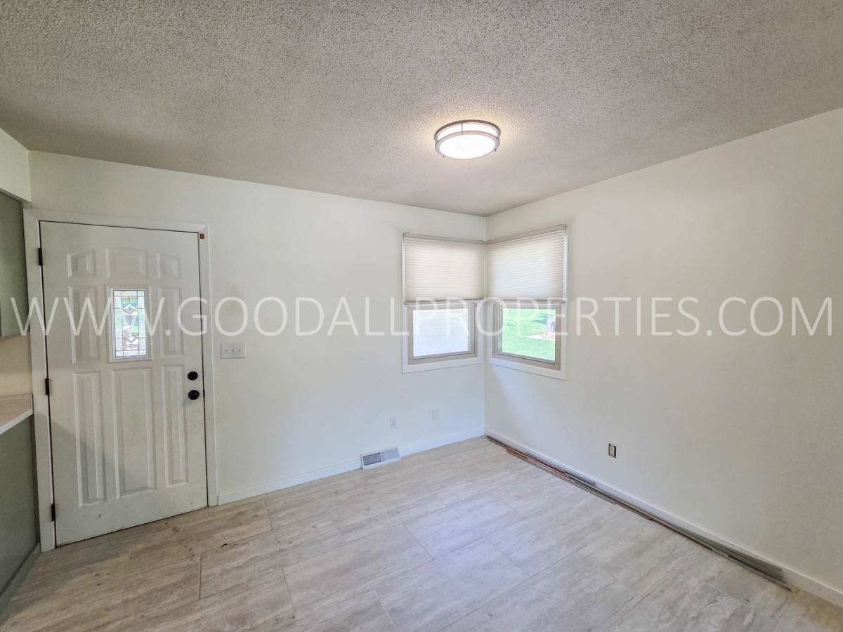 House for rent at 2908 78th St, Urbandale, IA 50322