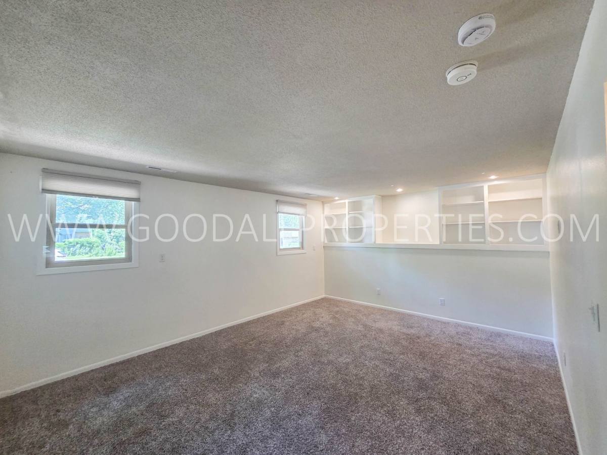House for rent at 2908 78th St, Urbandale, IA 50322