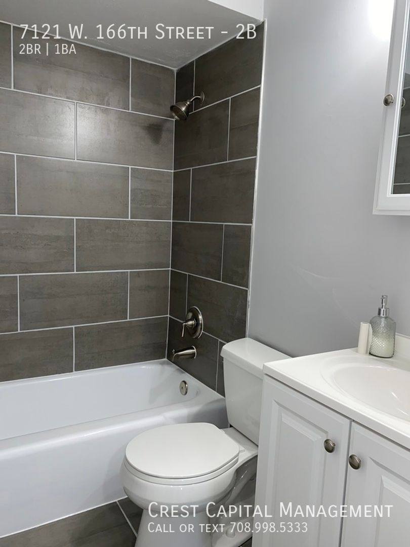 Apartment for rent at 7121 W 166th St, Tinley Park, IL 60477