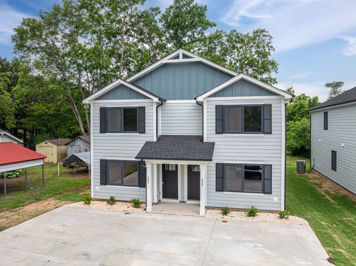 Townhouse for rent at 4th St SE, Hickory, NC 28602
