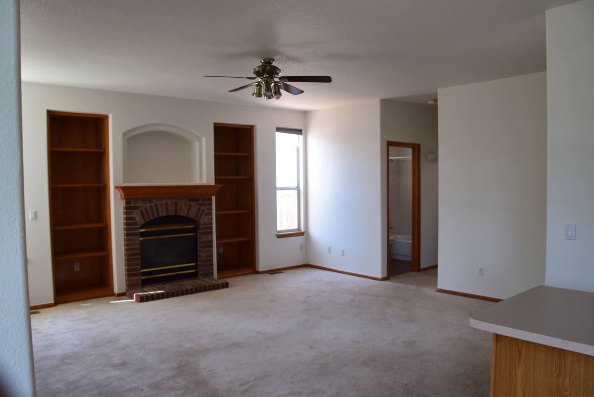 House for rent at 9086 W Chatfield Dr, Littleton, CO 80128