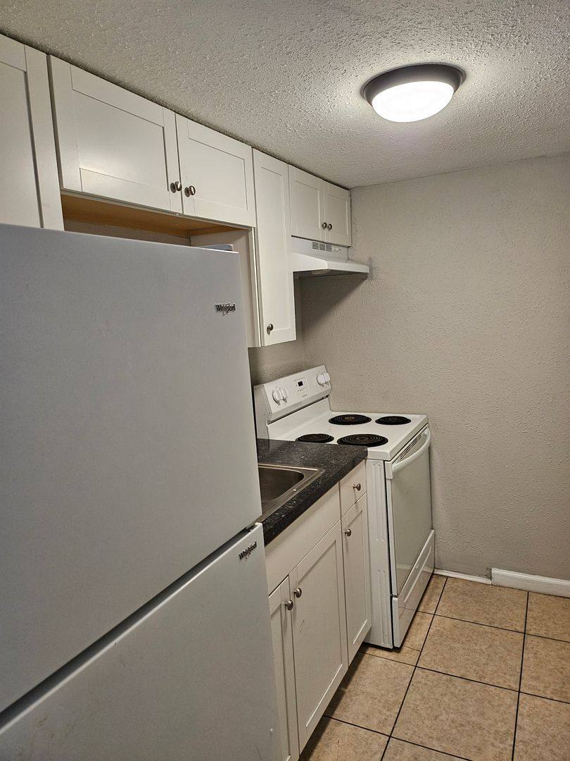 Apartment for rent at 1111 Lincoln Ave, Evansville, IN 47714