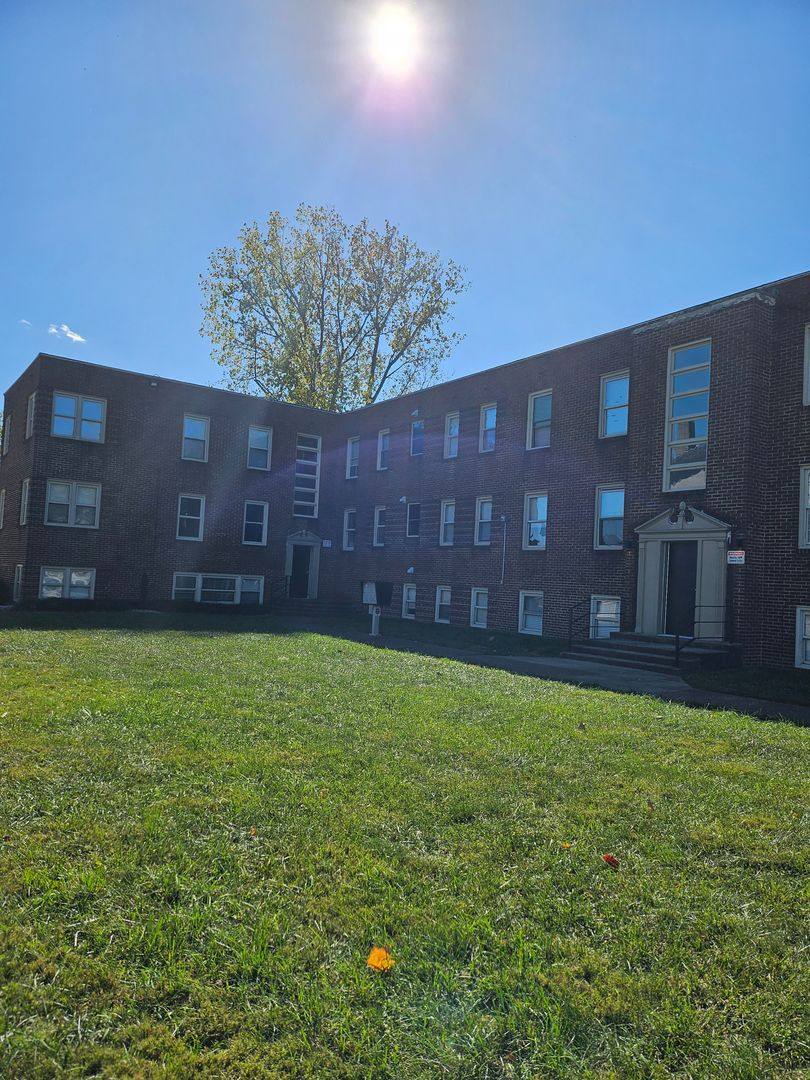 Apartment for rent at 1111 Lincoln Ave, Evansville, IN 47714