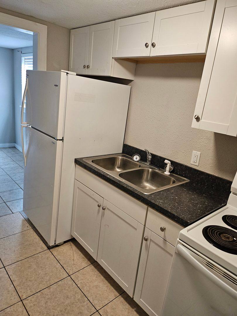 Apartment for rent at 1111 Lincoln Ave, Evansville, IN 47714