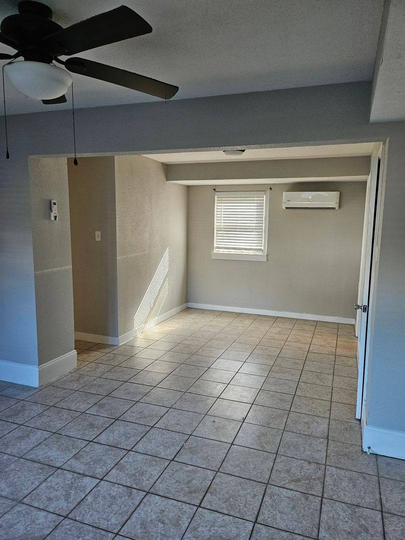 Apartment for rent at 1111 Lincoln Ave, Evansville, IN 47714