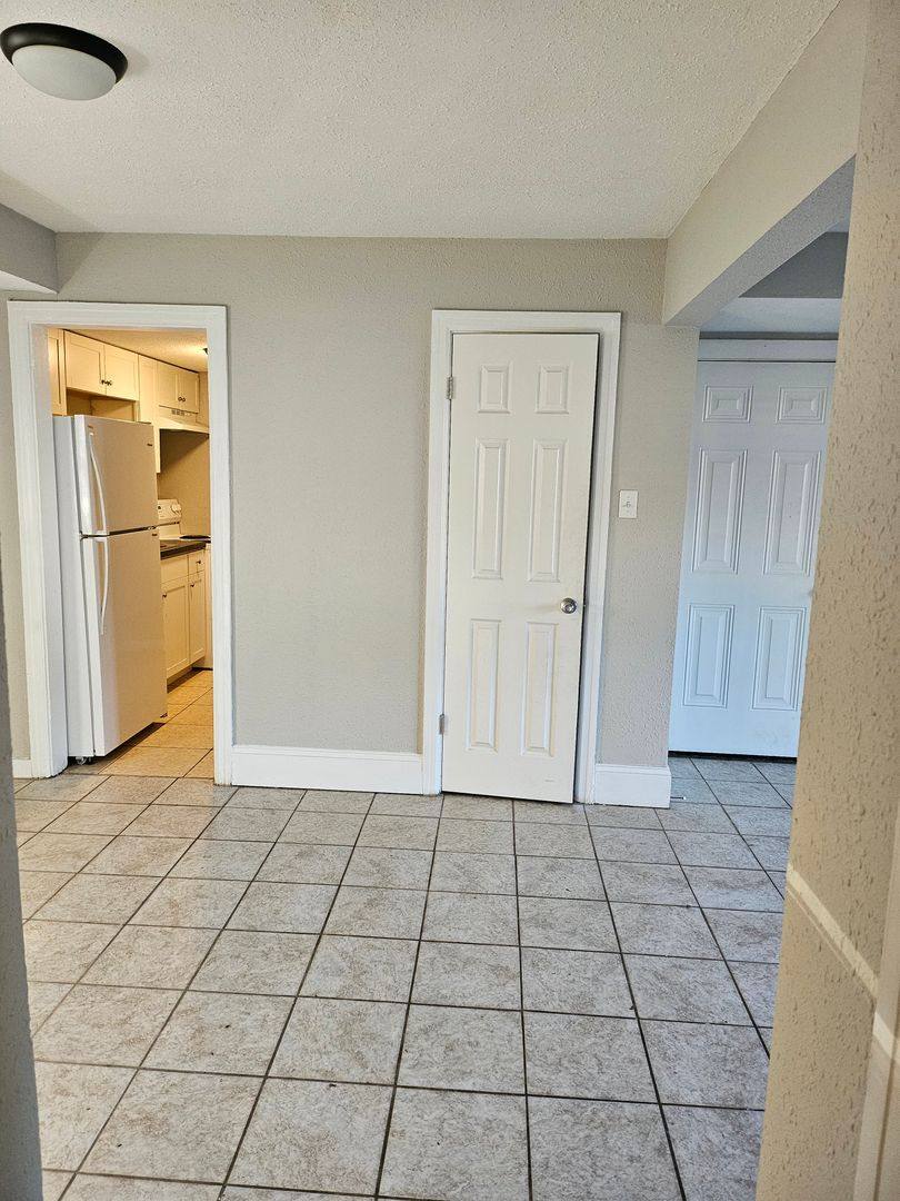 Apartment for rent at 1111 Lincoln Ave, Evansville, IN 47714