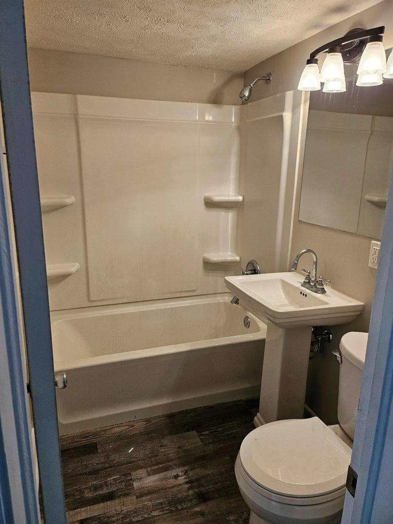 Apartment for rent at 1111 Lincoln Ave, Evansville, IN 47714