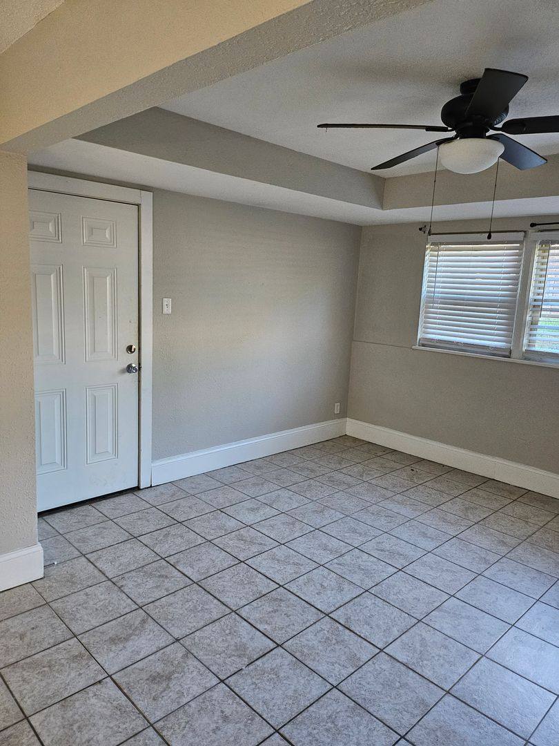 Apartment for rent at 1111 Lincoln Ave, Evansville, IN 47714