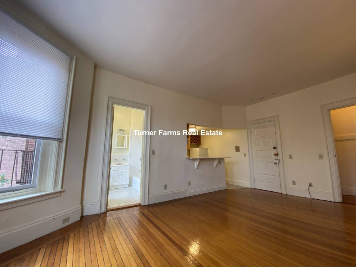 Apartment for rent at 379 Commonwealth Ave #7, Boston, MA 02116