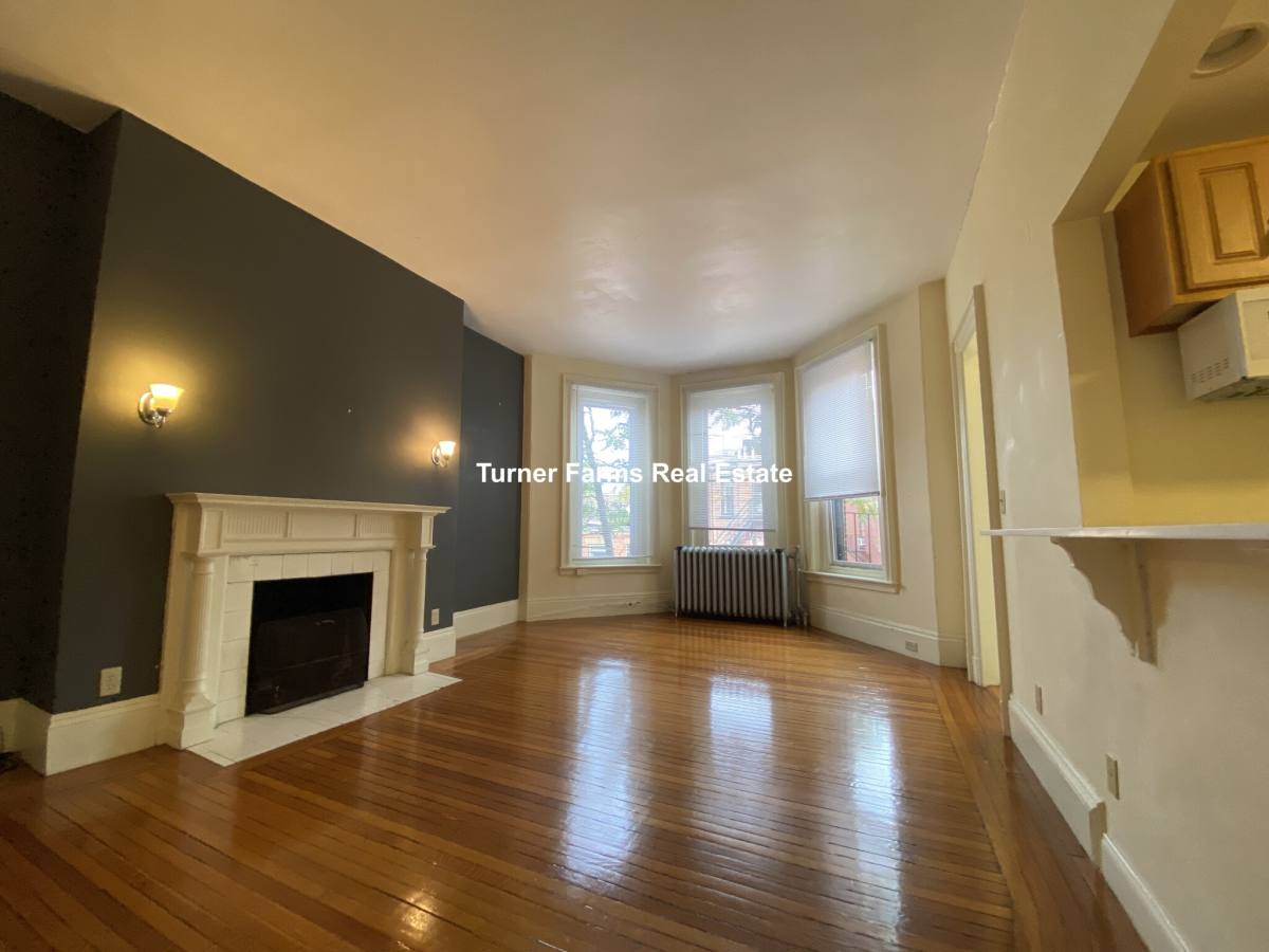 Apartment for rent at 379 Commonwealth Ave #7, Boston, MA 02116