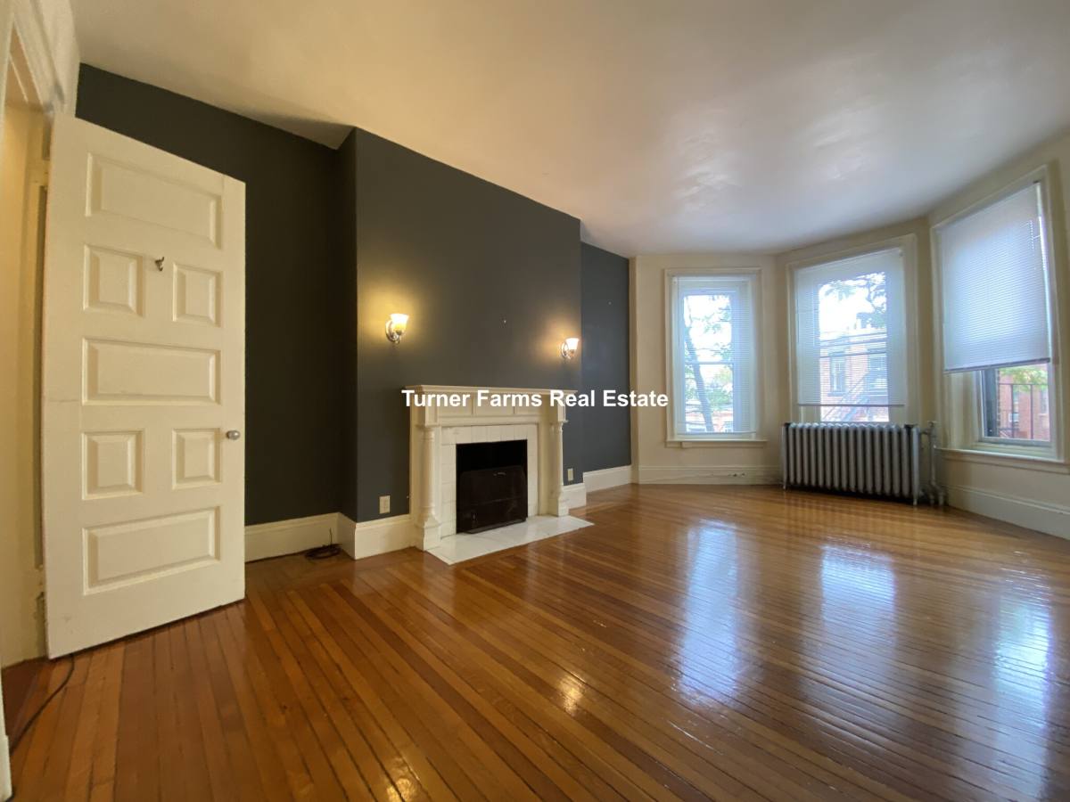 Apartment for rent at 379 Commonwealth Ave #7, Boston, MA 02116