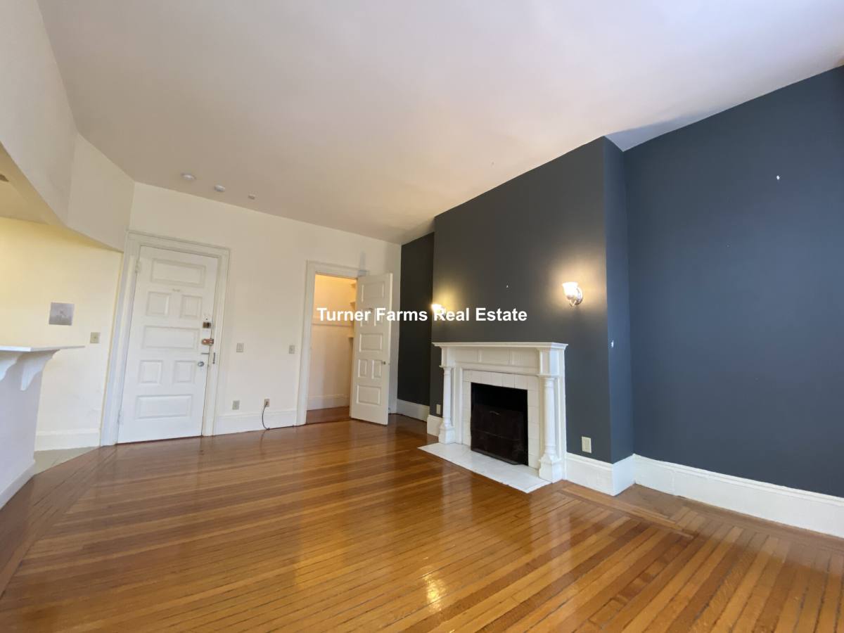 Apartment for rent at 379 Commonwealth Ave #7, Boston, MA 02116
