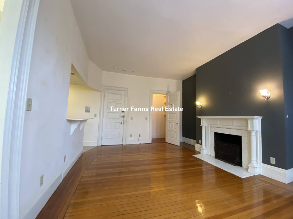 Apartment for rent at 379 Commonwealth Ave #7, Boston, MA 02116