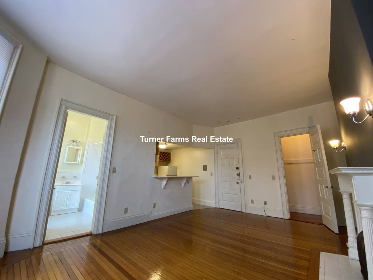Apartment for rent at 379 Commonwealth Ave #7, Boston, MA 02116