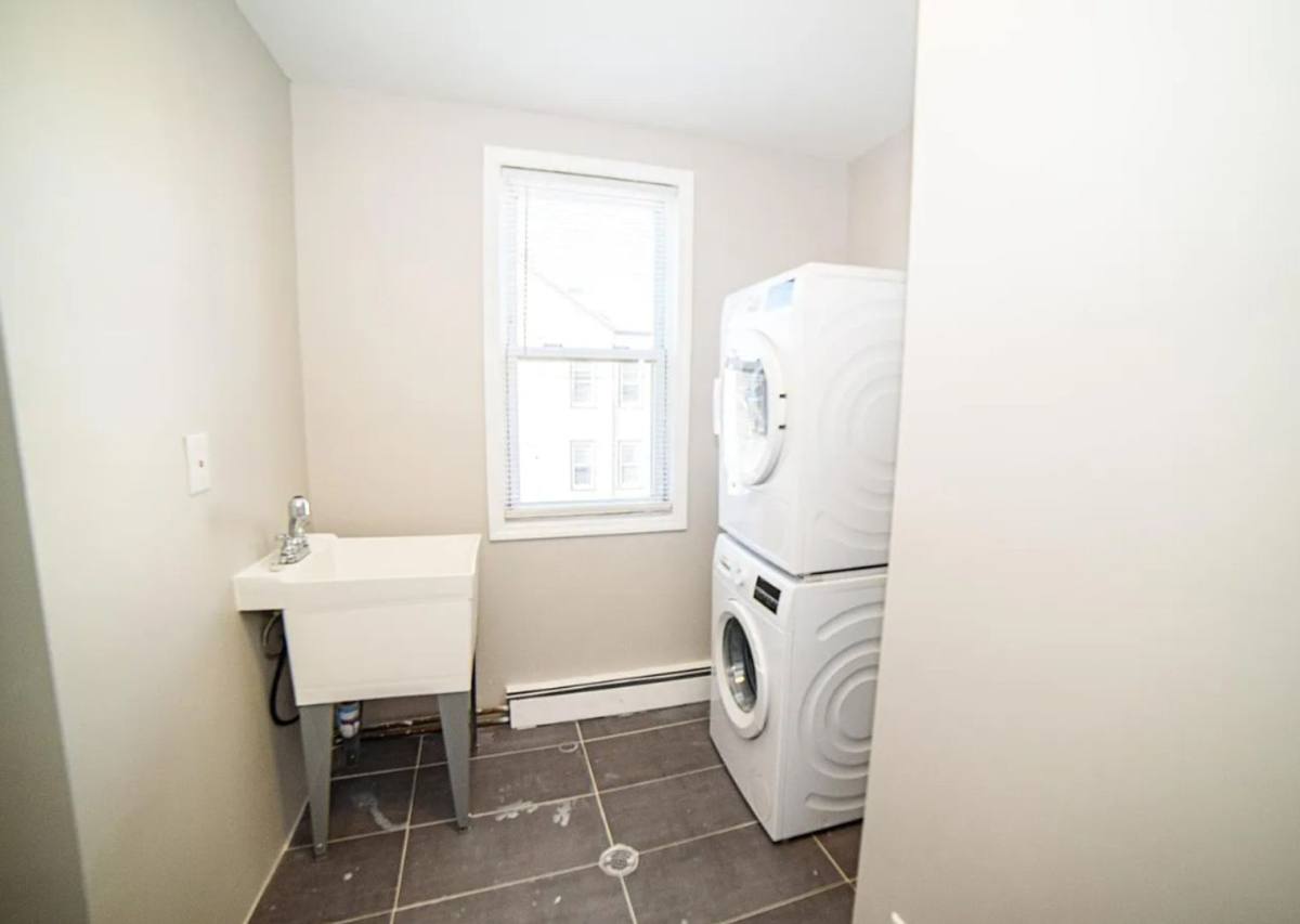 Apartment for rent at 105 23rd Ave, Paterson, NJ 07513