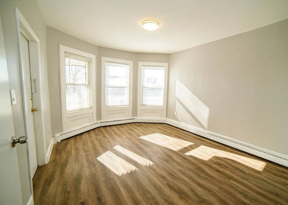 Apartment for rent at 105 23rd Ave, Paterson, NJ 07513