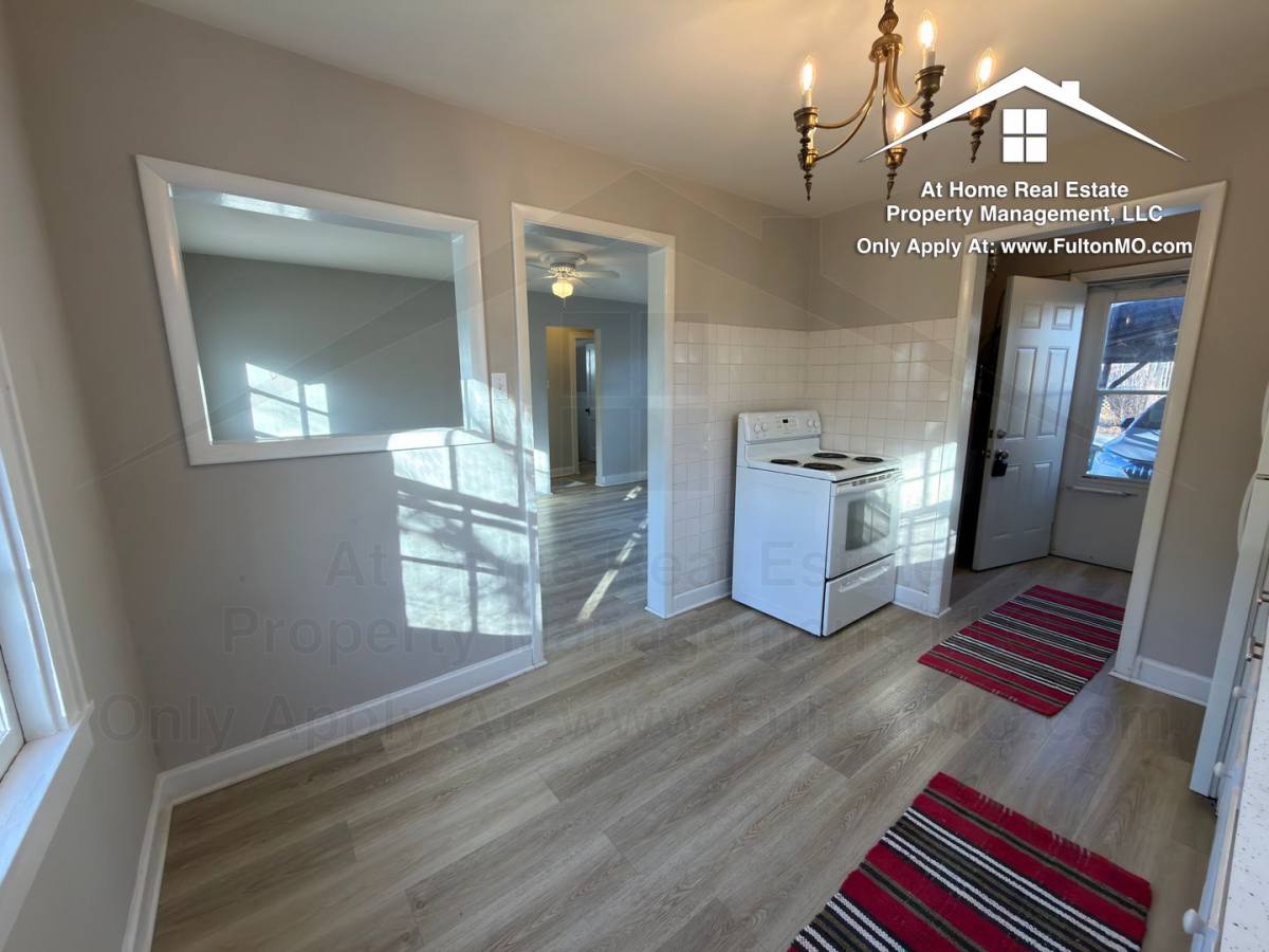House for rent at 709 W 7th St, Fulton, MO 65251