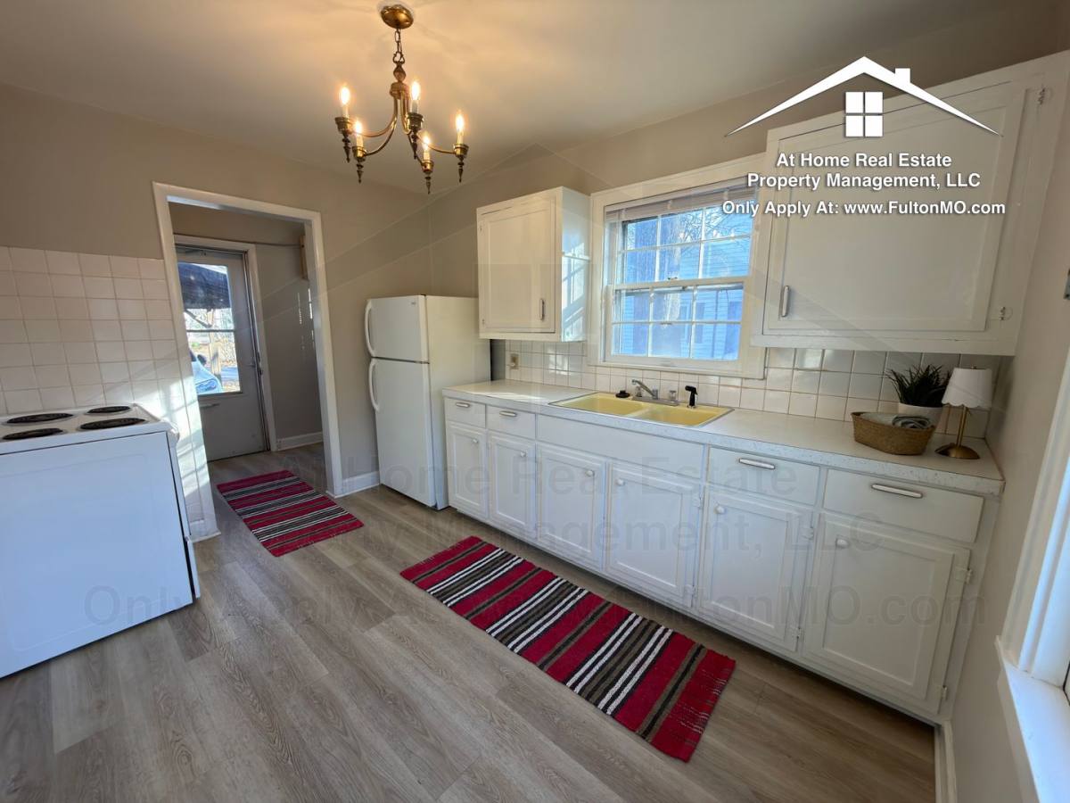 House for rent at 709 W 7th St, Fulton, MO 65251