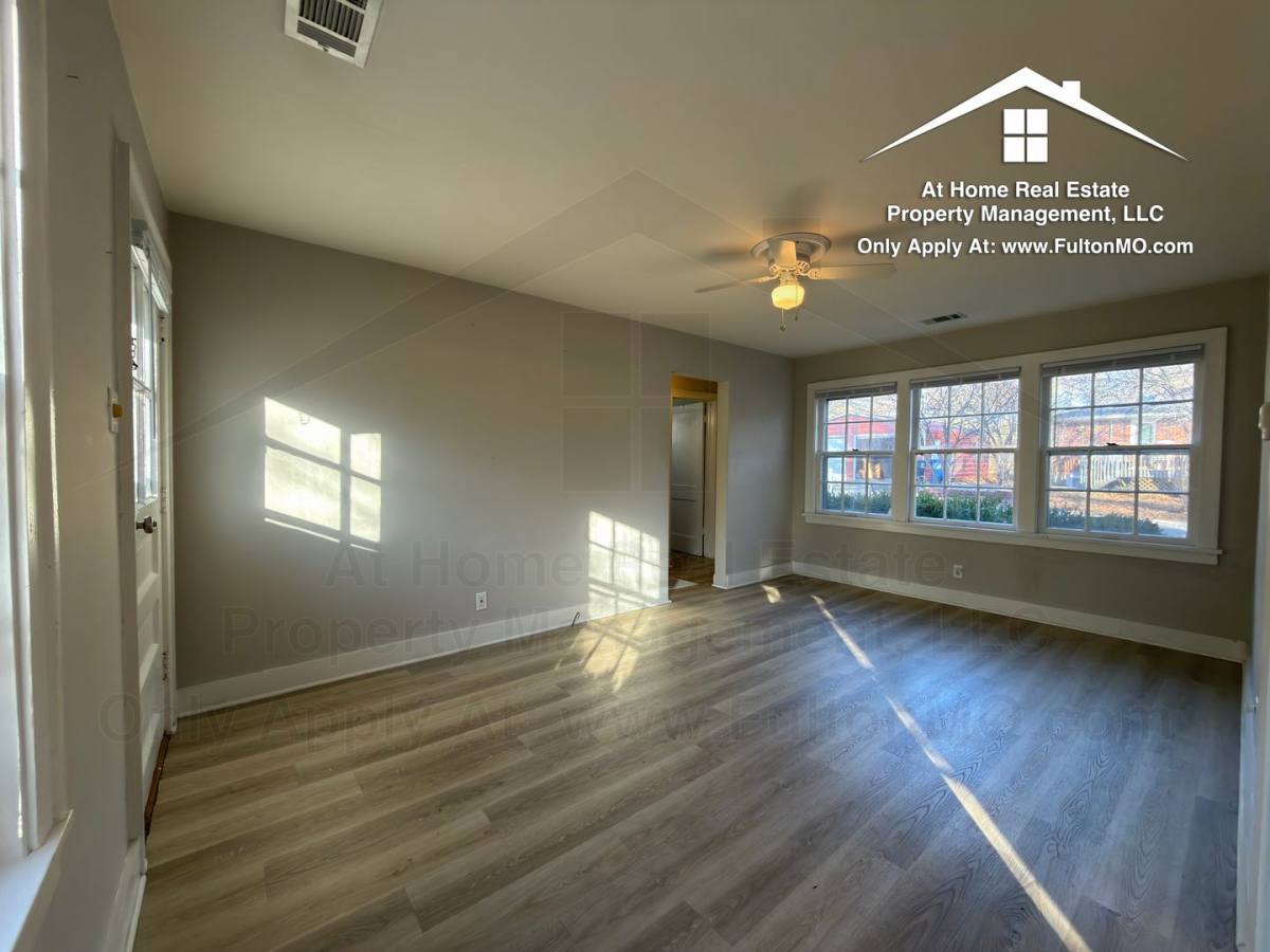 House for rent at 709 W 7th St, Fulton, MO 65251