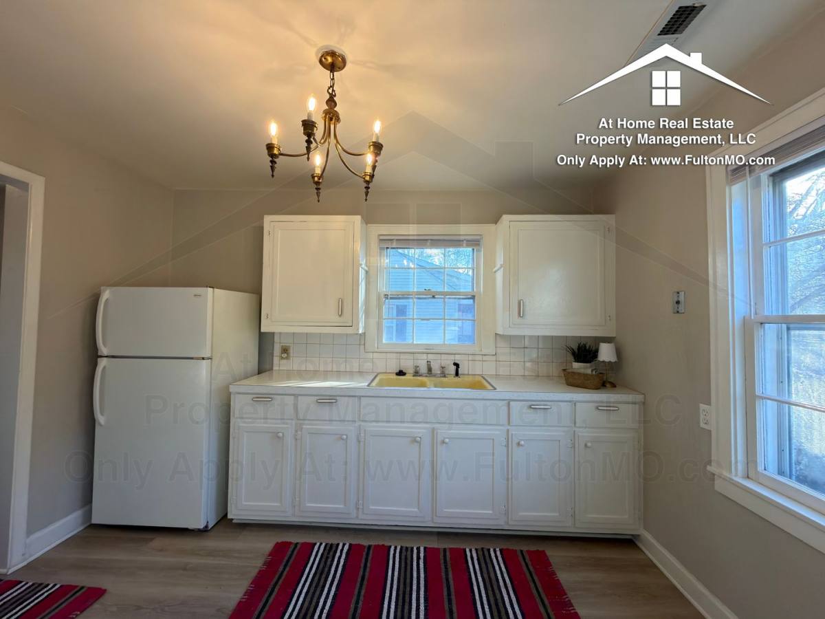 House for rent at 709 W 7th St, Fulton, MO 65251