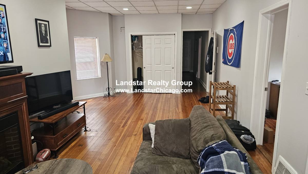 Apartment for rent at 1419 W Grand #1, Chicago, IL 60642