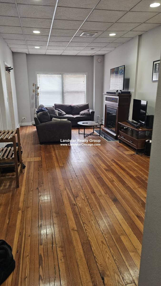 Apartment for rent at 1419 W Grand #1, Chicago, IL 60642
