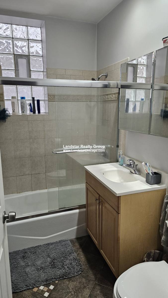 Apartment for rent at 1419 W Grand #1, Chicago, IL 60642