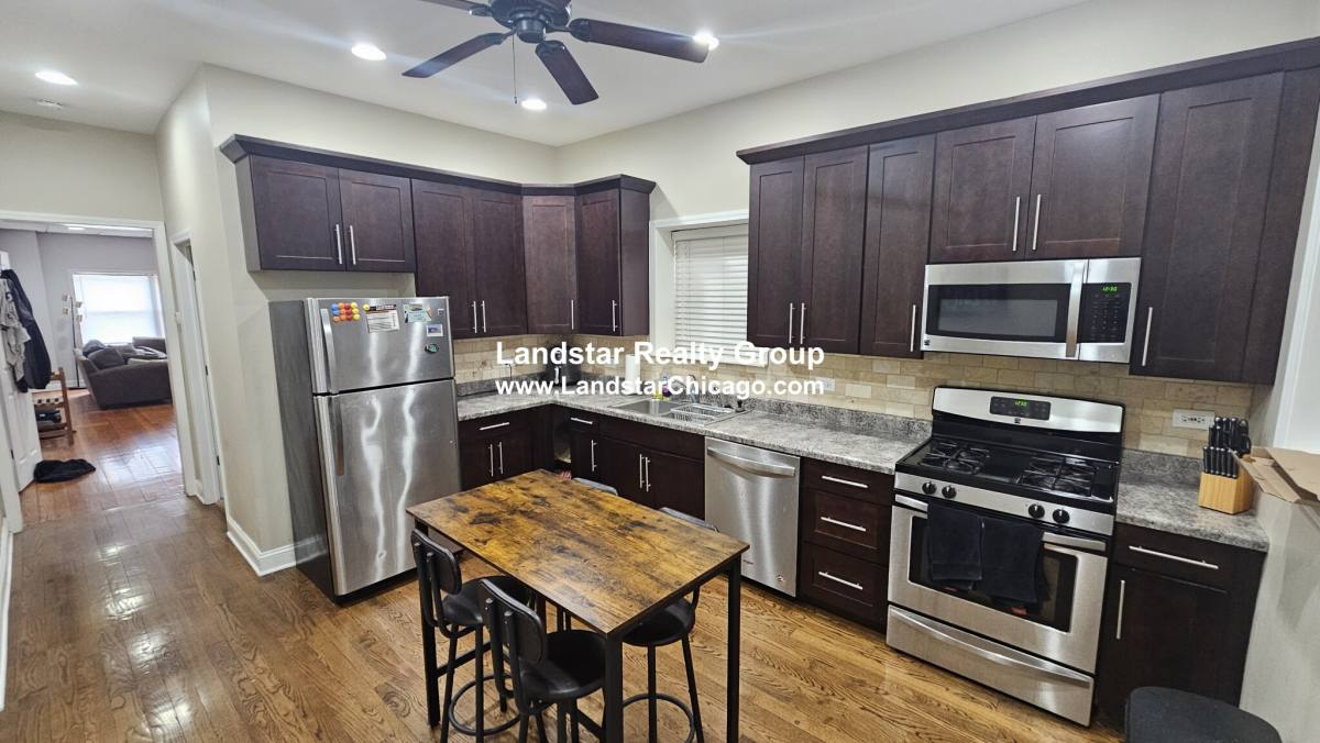 Apartment for rent at 1419 W Grand #1, Chicago, IL 60642