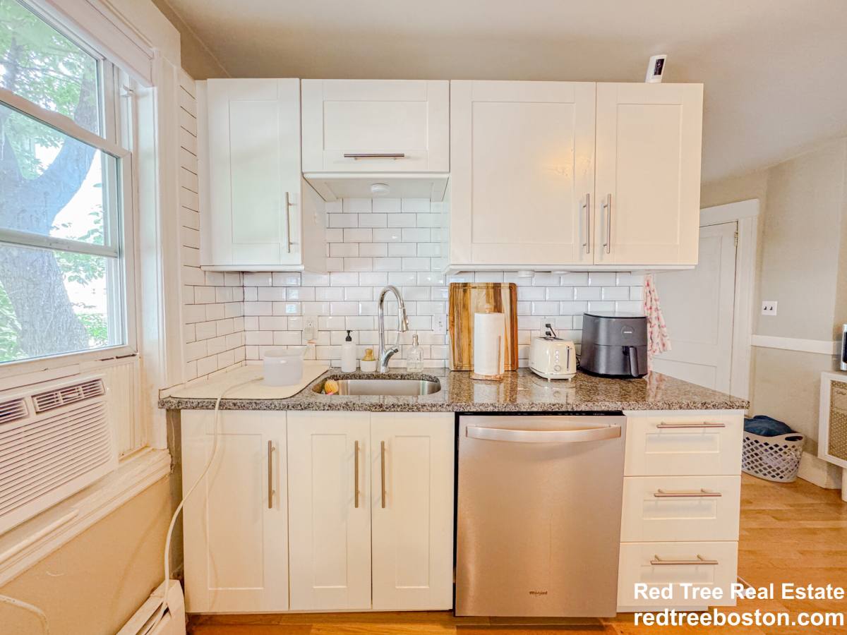 Apartment for rent at 21 Town Hill St #1, Quincy, MA 02169