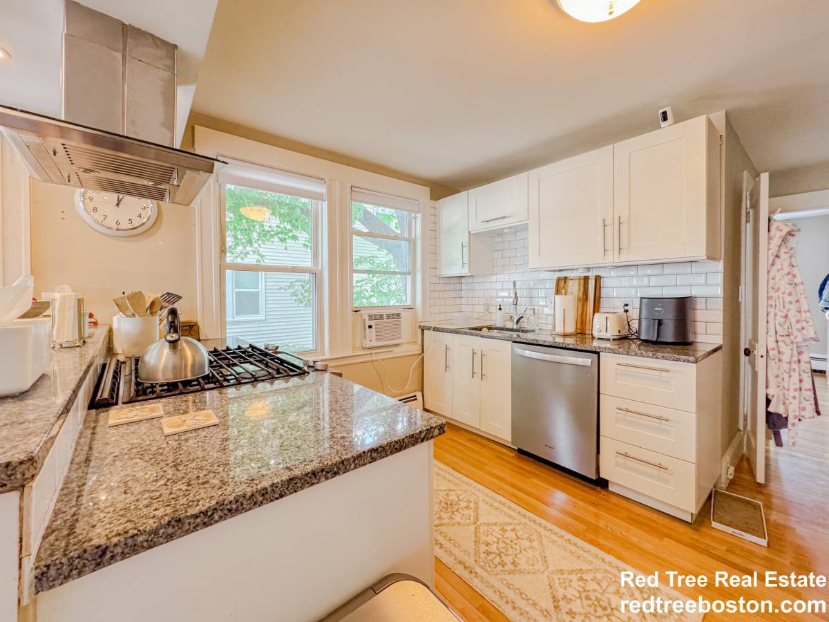 Apartment for rent at 21 Town Hill St #1, Quincy, MA 02169