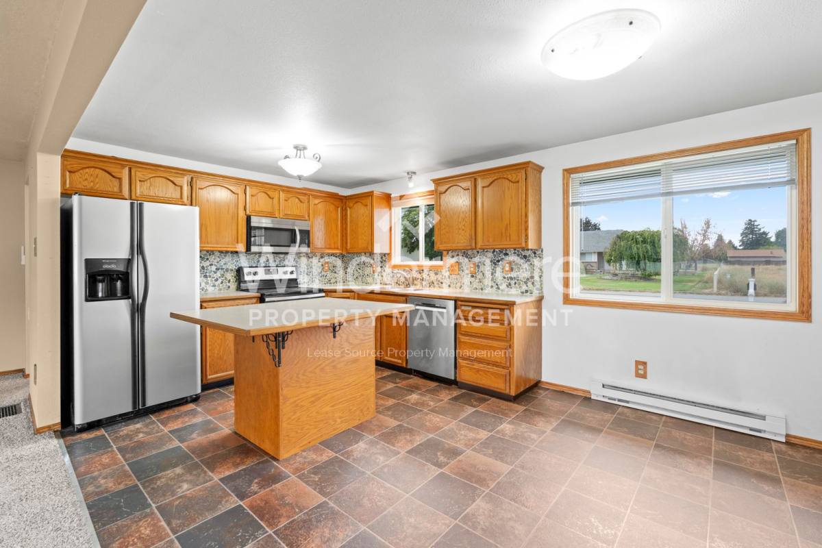 House for rent at 14920 E 14th Ave, Veradale, WA 99037