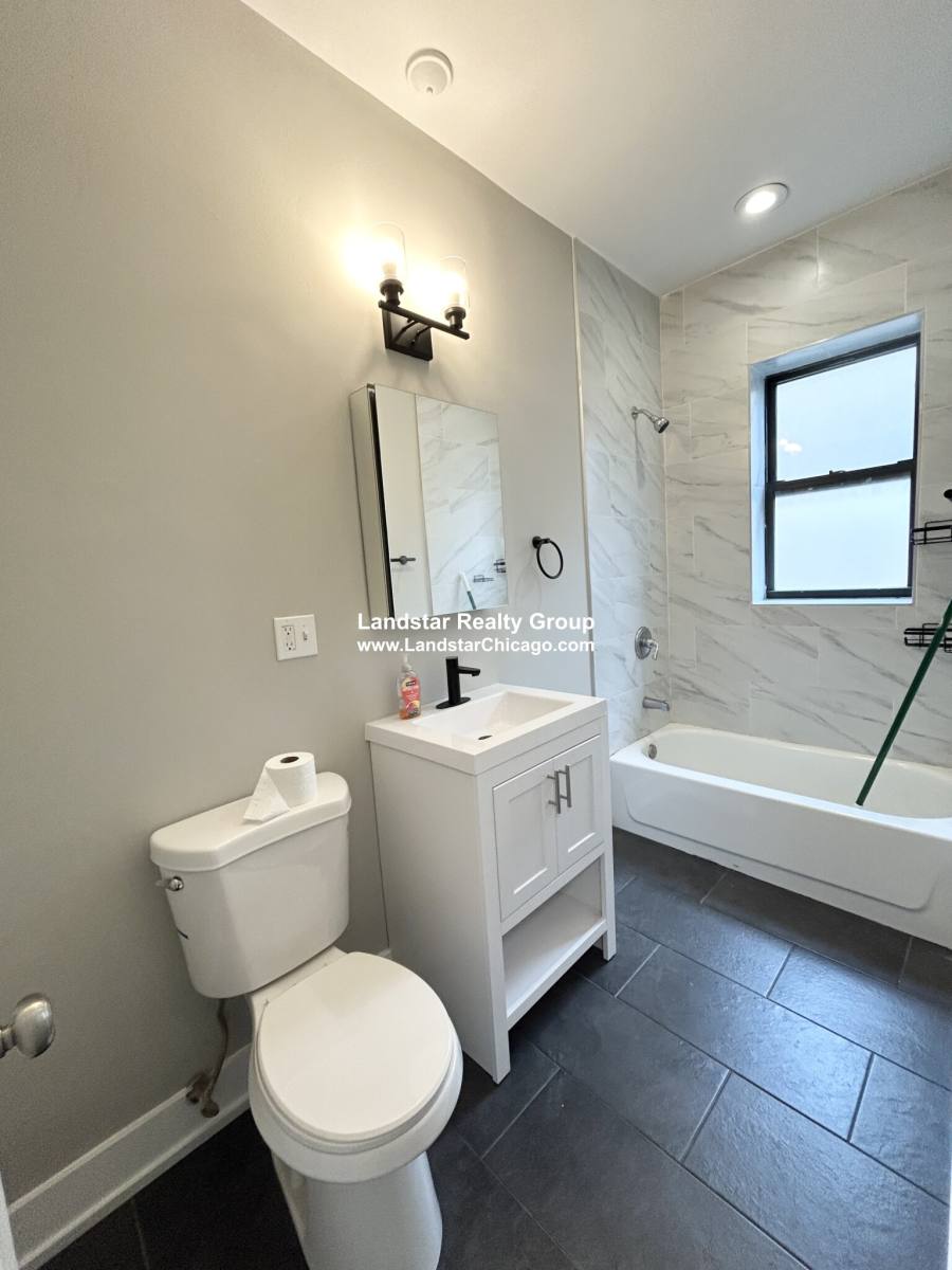 Apartment for rent at 6523 N Newgard Ave #3G, Chicago, IL 60626