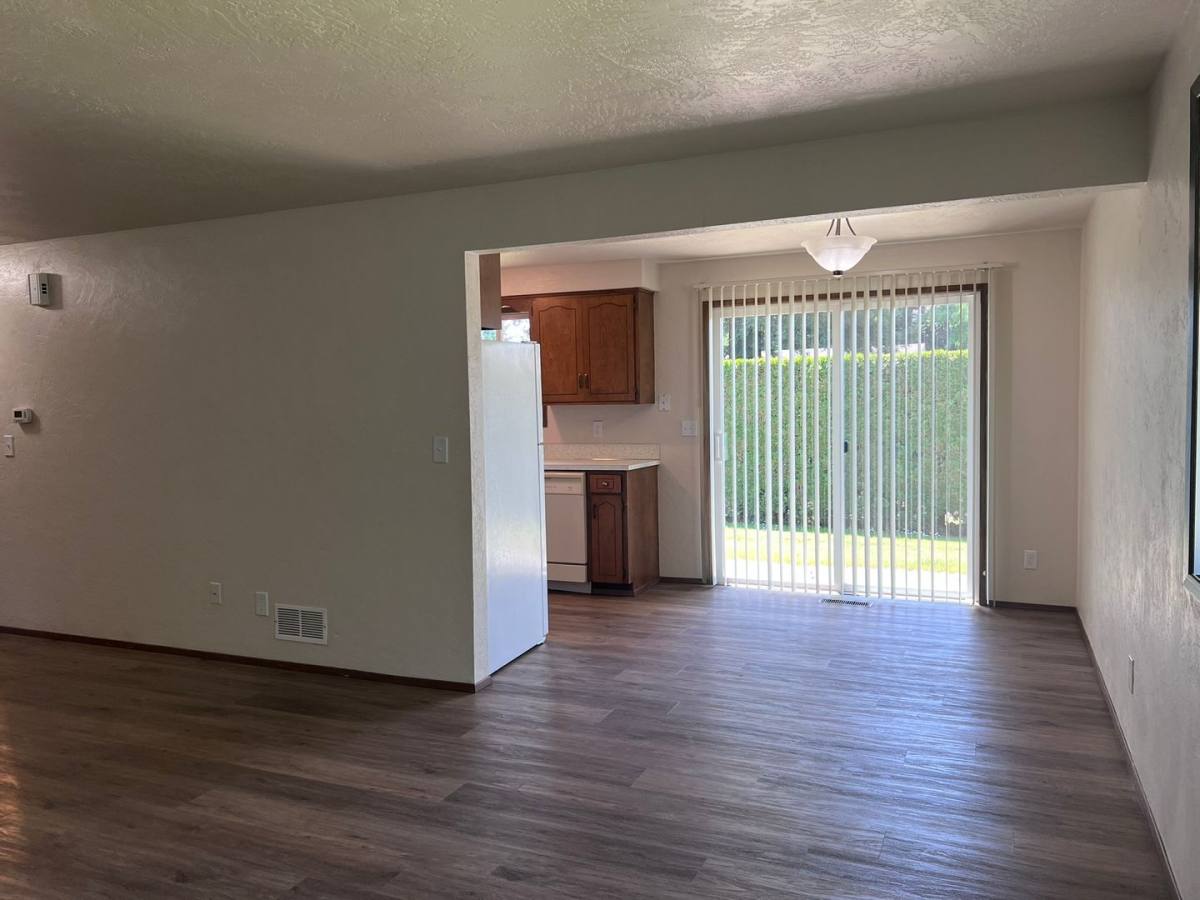 Apartment for rent at 365 S 8th St, Lebanon, OR 97355