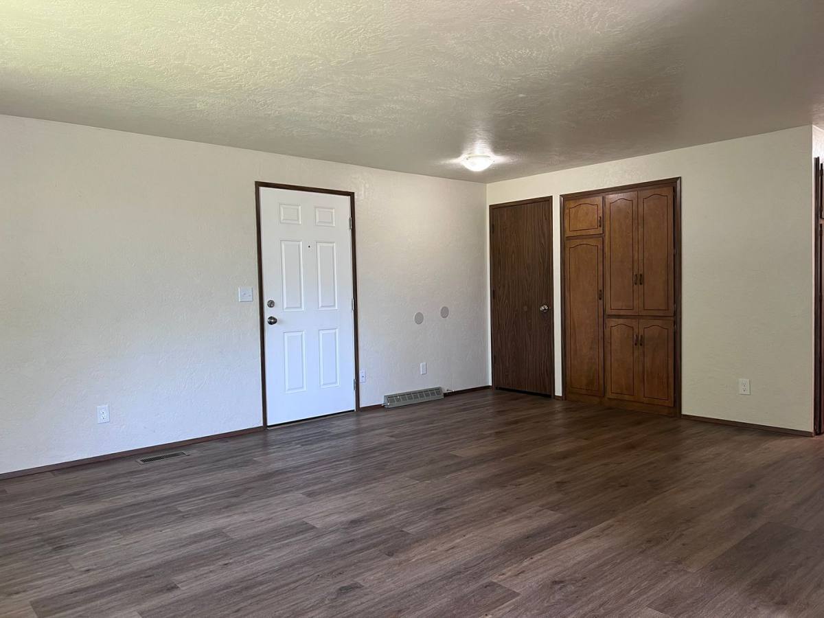 Apartment for rent at 365 S 8th St, Lebanon, OR 97355