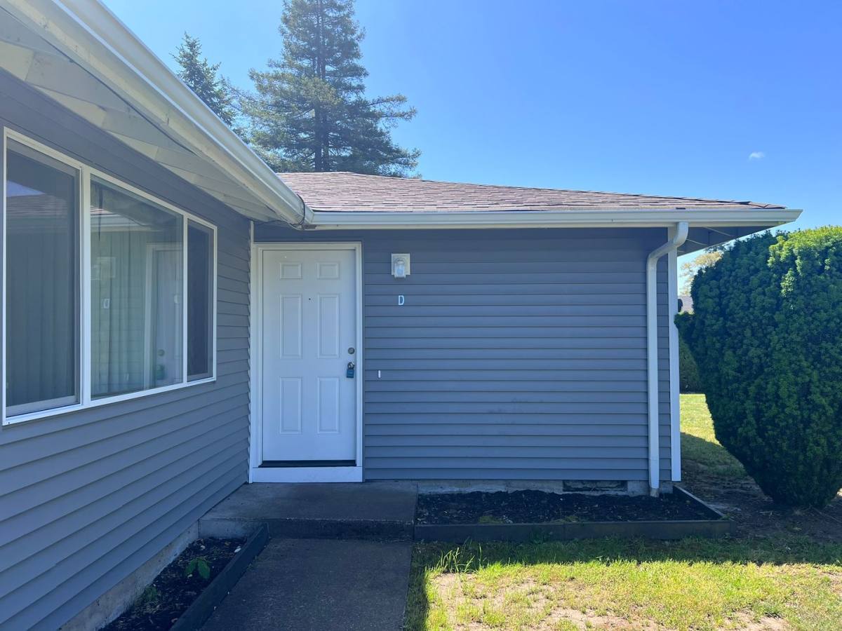 Apartment for rent at 365 S 8th St, Lebanon, OR 97355