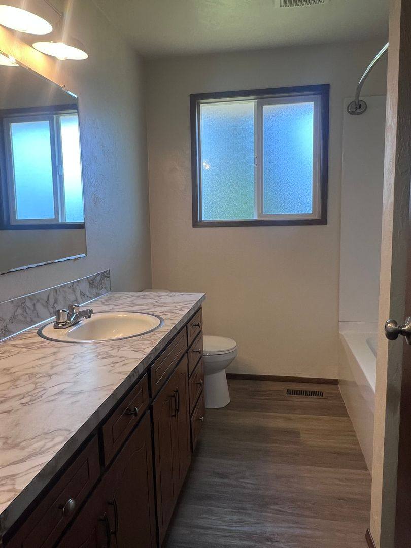 Apartment for rent at 365 S 8th St, Lebanon, OR 97355