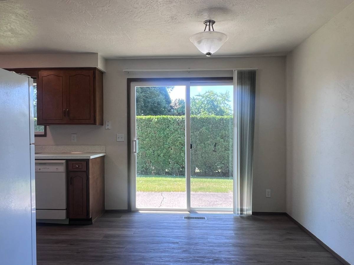 Apartment for rent at 365 S 8th St, Lebanon, OR 97355