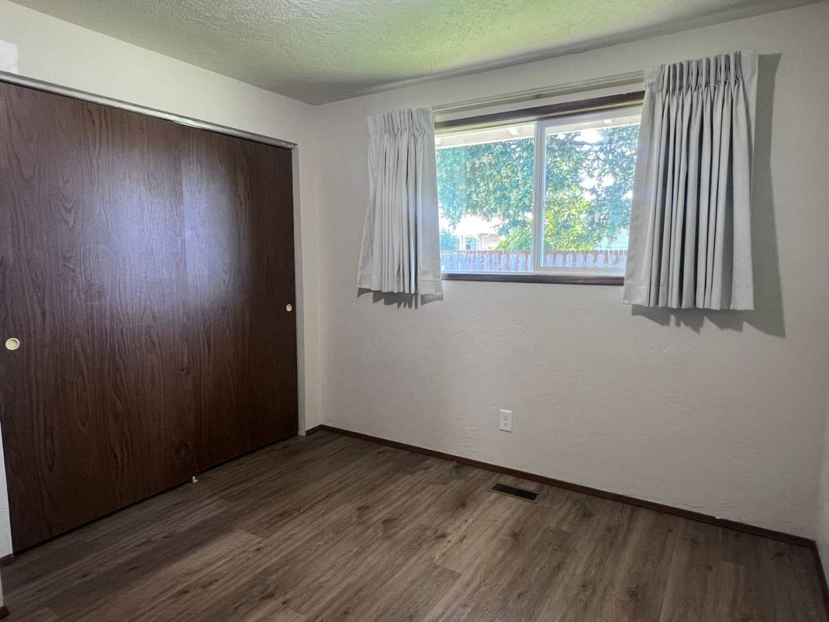 Apartment for rent at 365 S 8th St, Lebanon, OR 97355