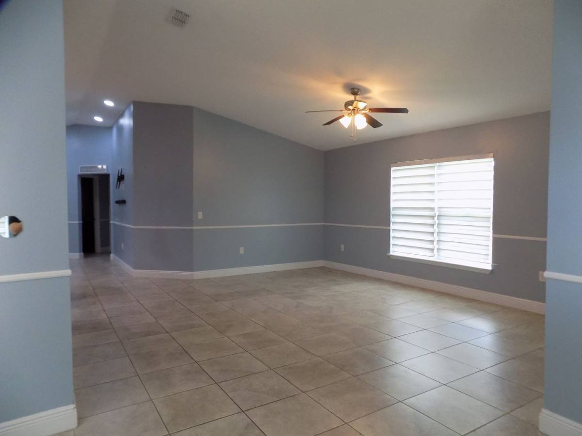 House for rent at 377 Cimarron Court, Kissimmee, FL 34759
