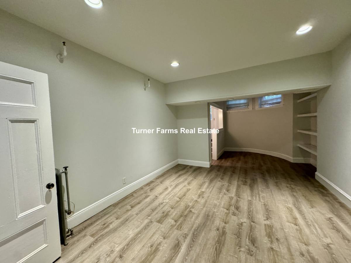 Apartment for rent at 379 Commonwealth Ave #2, Boston, MA 02116