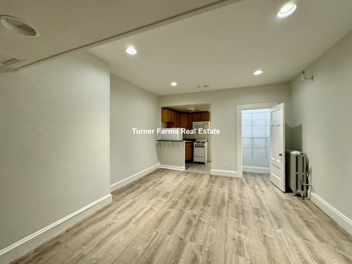 Apartment for rent at 379 Commonwealth Ave #2, Boston, MA 02116