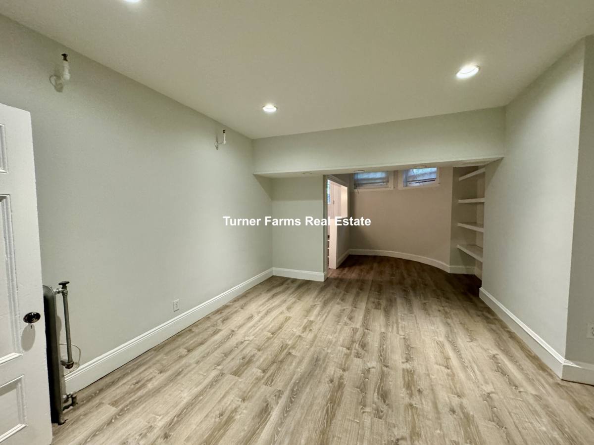 Apartment for rent at 379 Commonwealth Ave #2, Boston, MA 02116