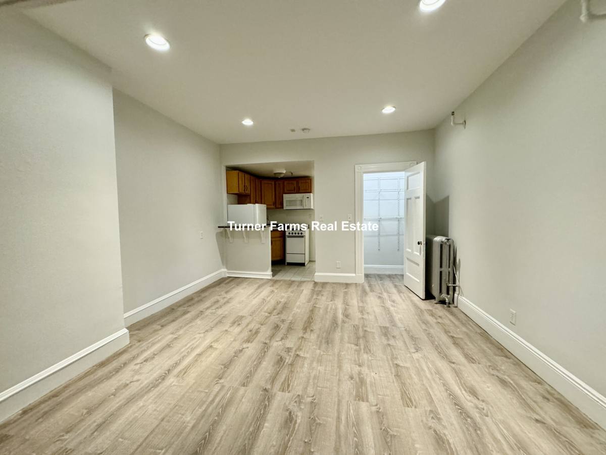 Apartment for rent at 379 Commonwealth Ave #2, Boston, MA 02116