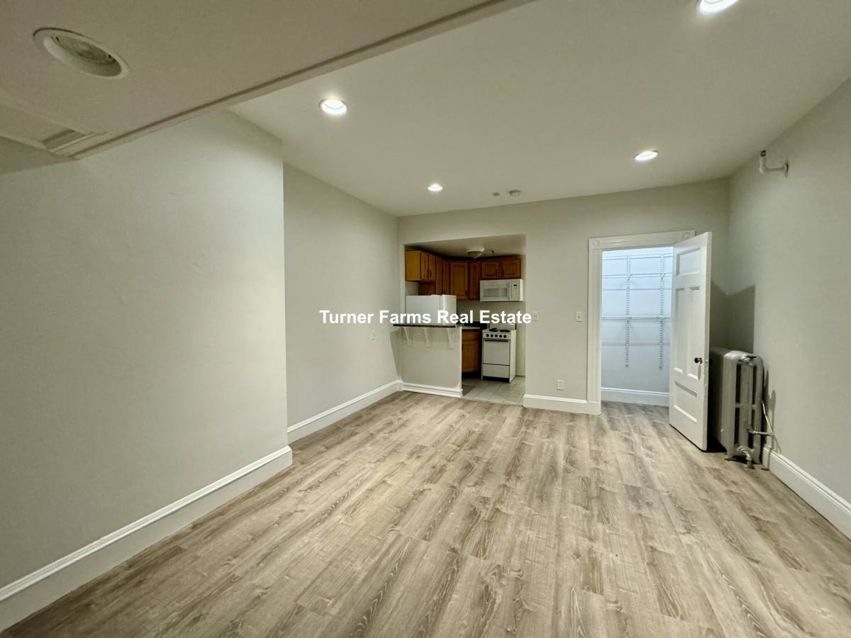 Apartment for rent at 379 Commonwealth Ave #2, Boston, MA 02116