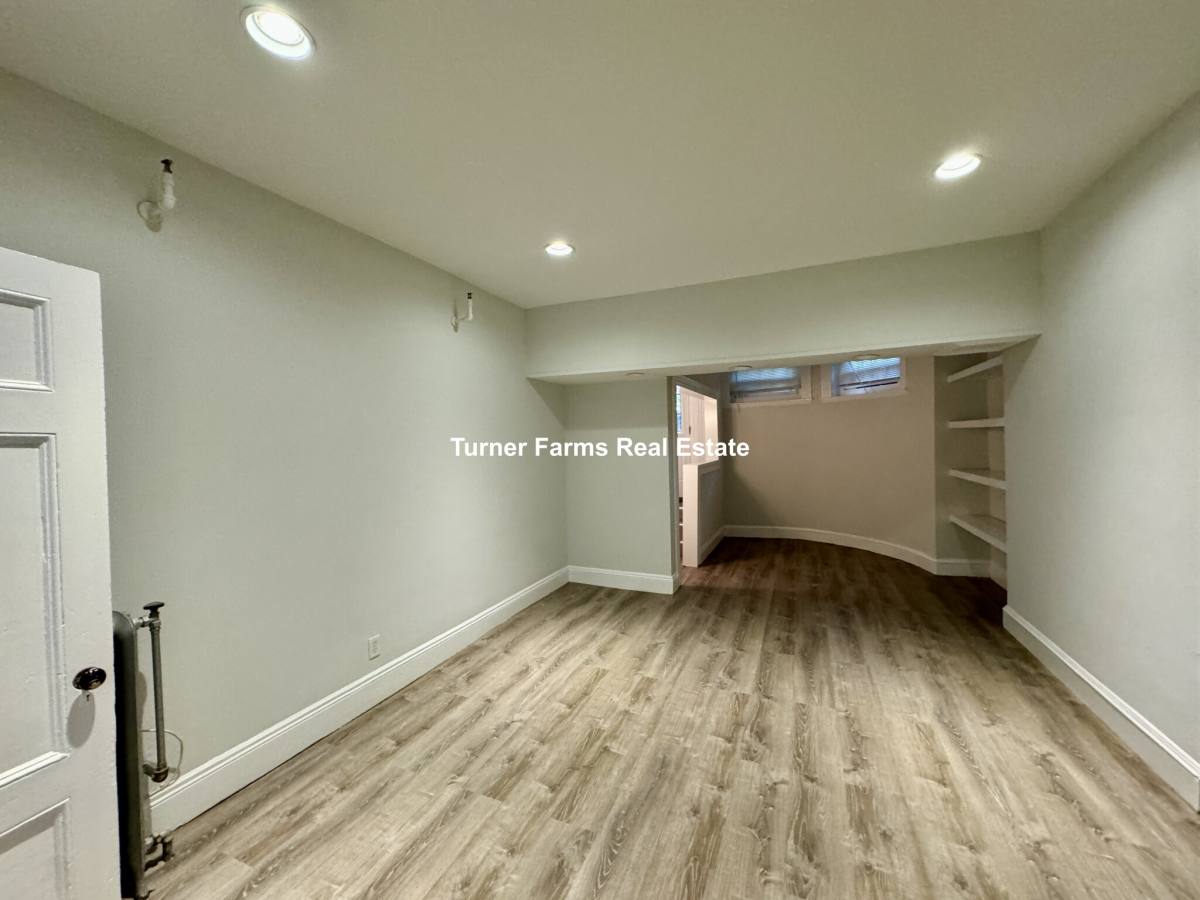 Apartment for rent at 379 Commonwealth Ave #2, Boston, MA 02116
