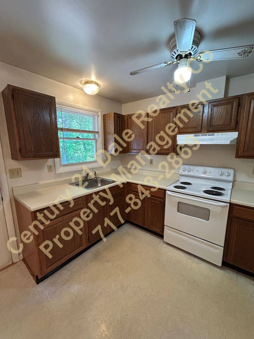 Townhouse for rent at 3812 Fox Chase Dr, Dover, PA 17315