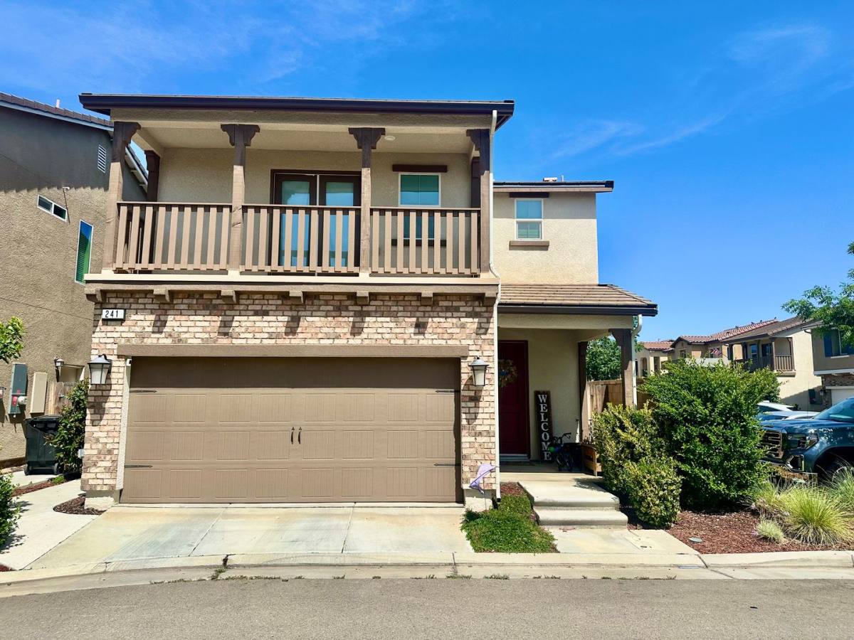 House for rent at 241 Aria Ave S, Madera, CA 93636
