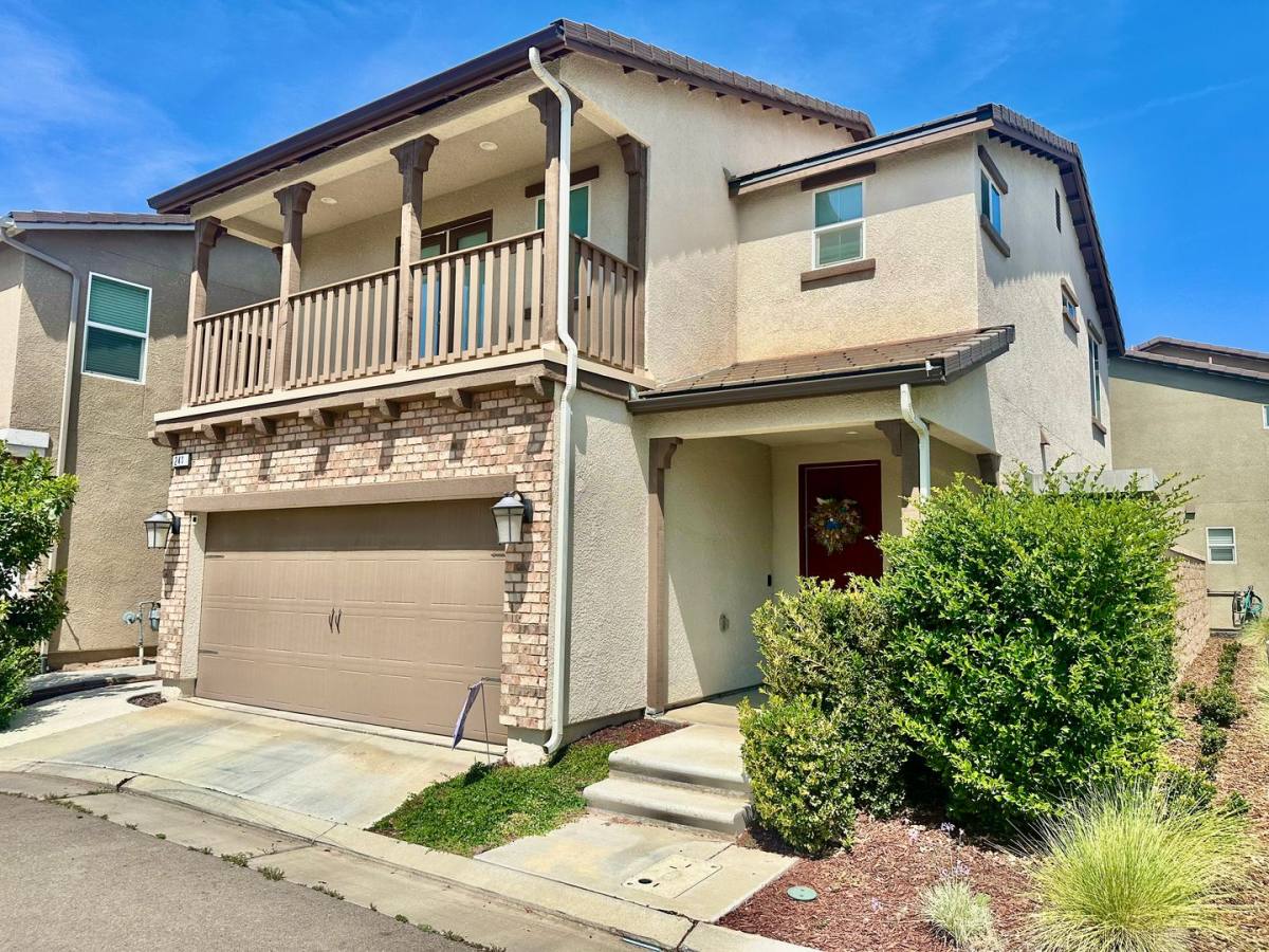 House for rent at 241 Aria Ave S, Madera, CA 93636